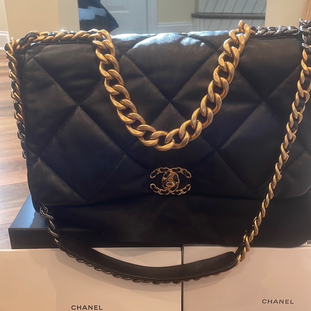 2021 Chanel 19 in Black. Very good condition